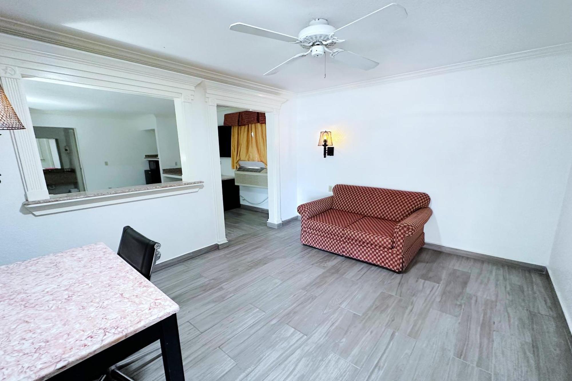 Three Rivers Executive Inn & Suites By Oyo Εξωτερικό φωτογραφία