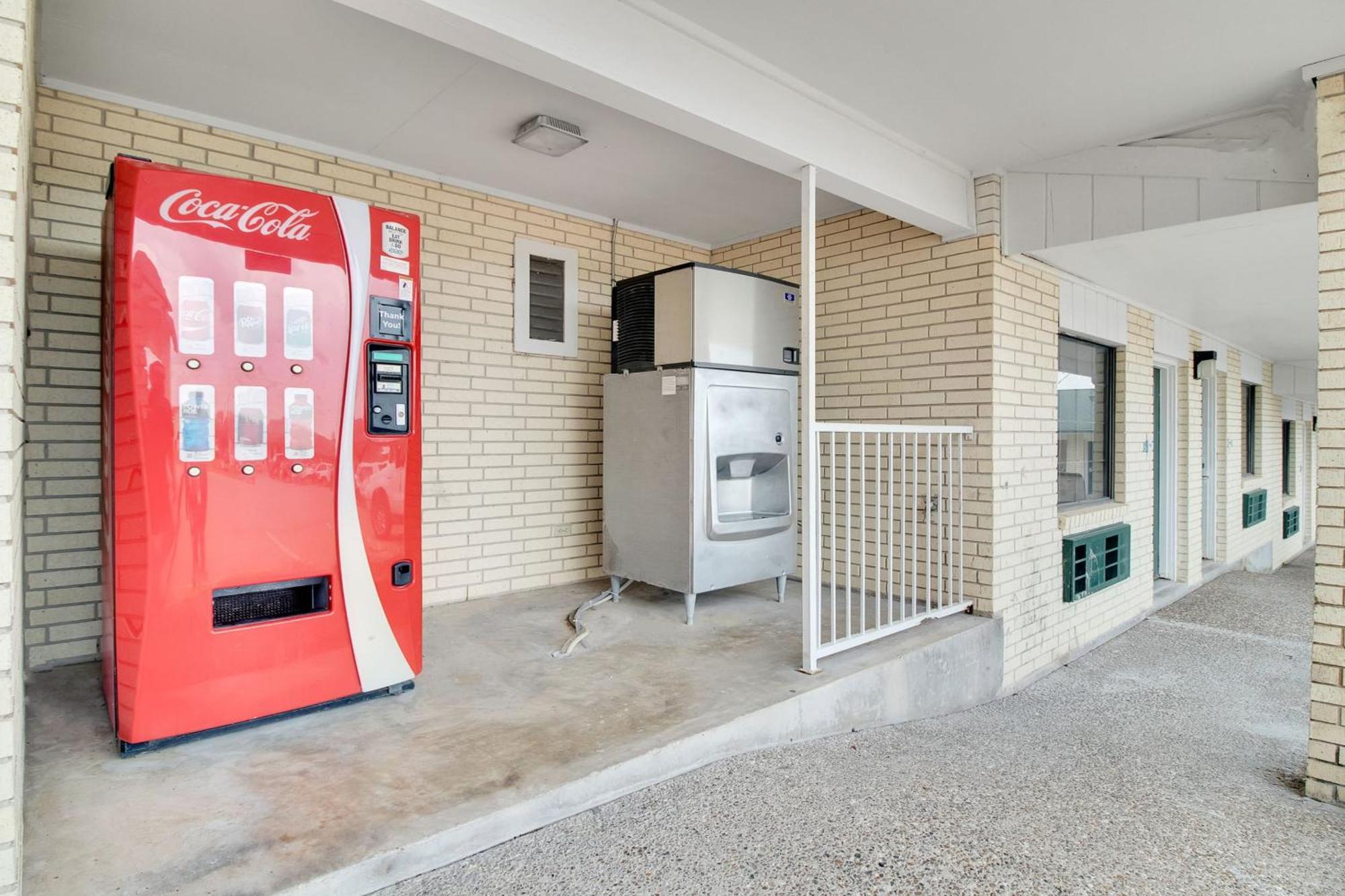 Three Rivers Executive Inn & Suites By Oyo Εξωτερικό φωτογραφία