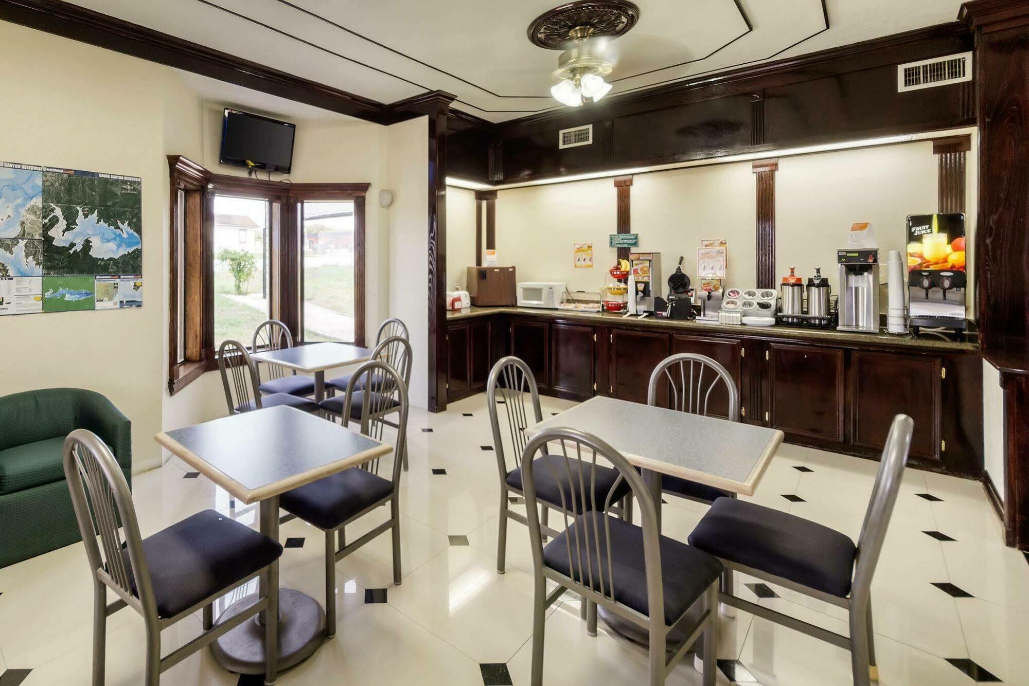 Three Rivers Executive Inn & Suites By Oyo Εξωτερικό φωτογραφία