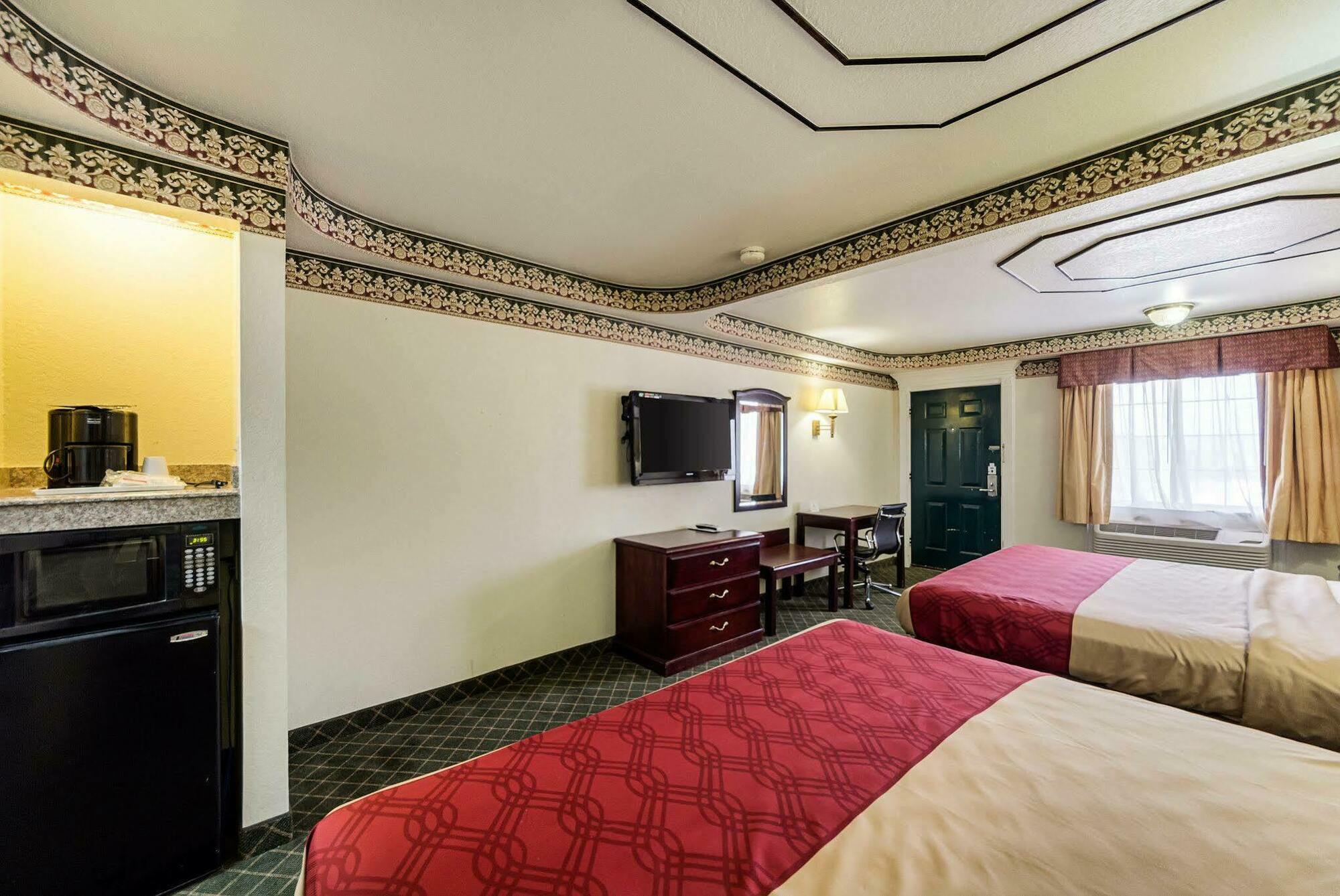 Three Rivers Executive Inn & Suites By Oyo Εξωτερικό φωτογραφία