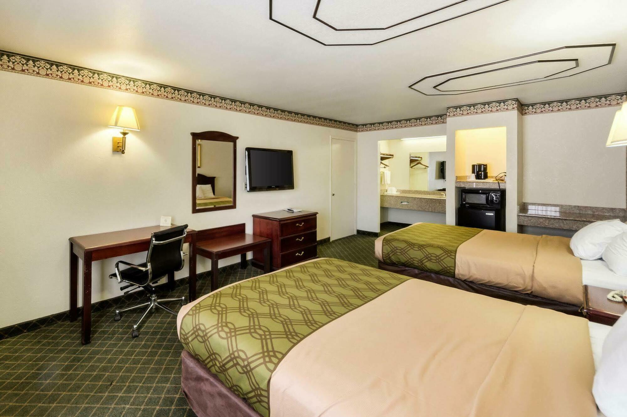 Three Rivers Executive Inn & Suites By Oyo Εξωτερικό φωτογραφία